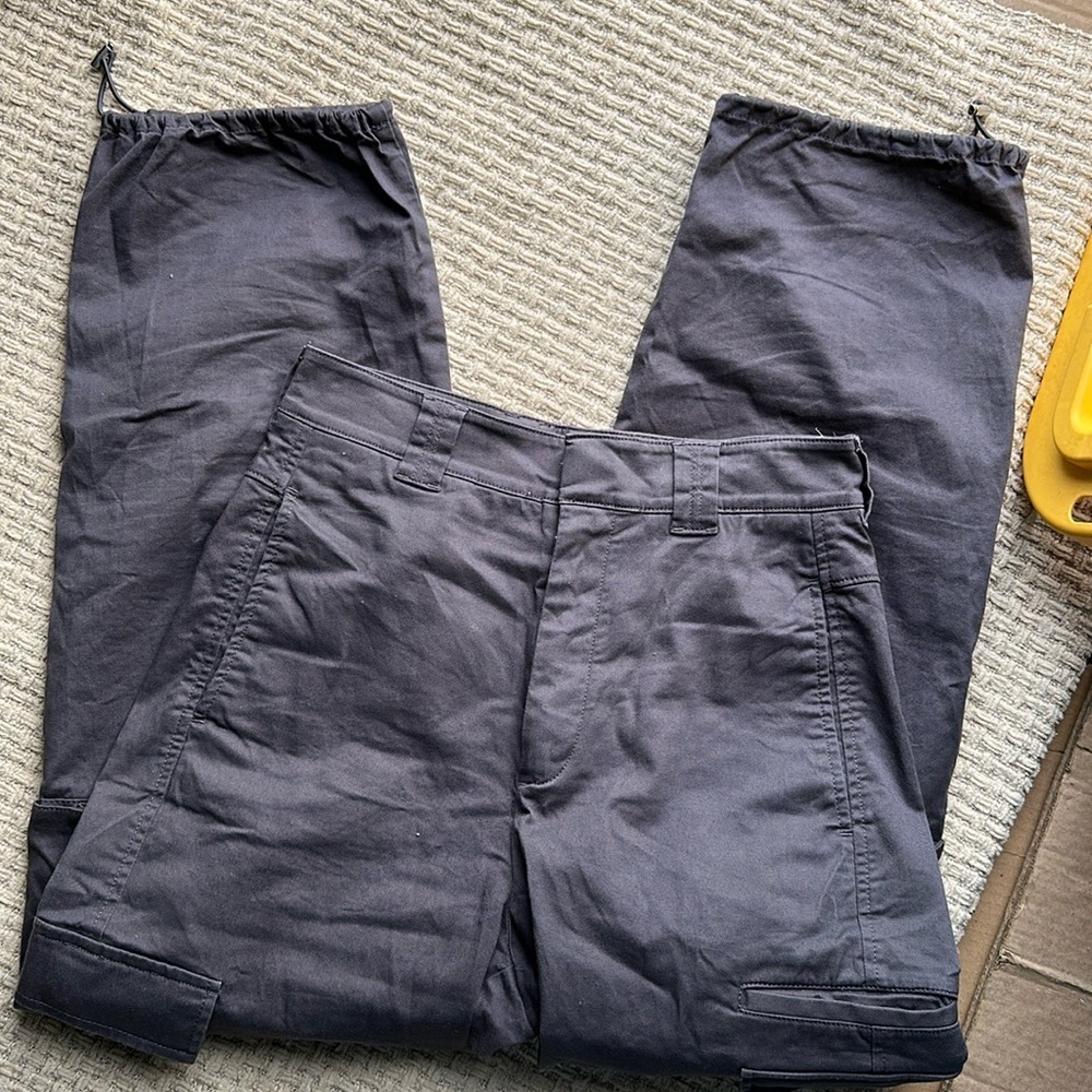 the group babaron size 4
Women's Cargó Jeans Gray Color
Perfect condition